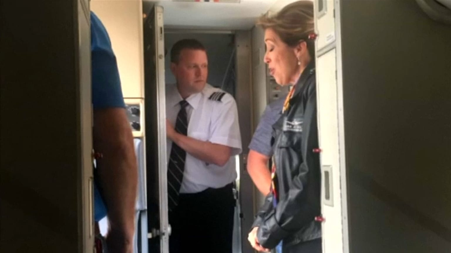 Explosion de moteur : le sang-froid de la pilote du Boeing