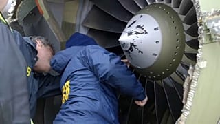 Estados Unidos examina los motores de sus aviones