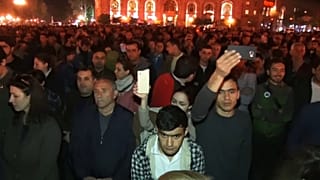متظاهرون يغلقون مبنى الحكومة في العاصمة الارمنية يريفان