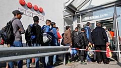 Migrants queue in Berlin (October 2015)