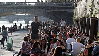Καλοκαιρινός ο καιρός στο Παρίσι