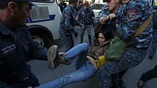 Arménie : la nouvelle "révolution de velours" ne faiblit pas