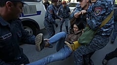 Задержание протестующих в Ереване