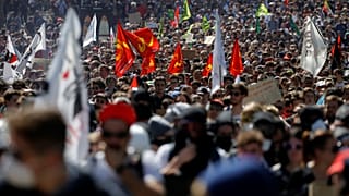 Francia: 'convergenza di lotta' contro Macron