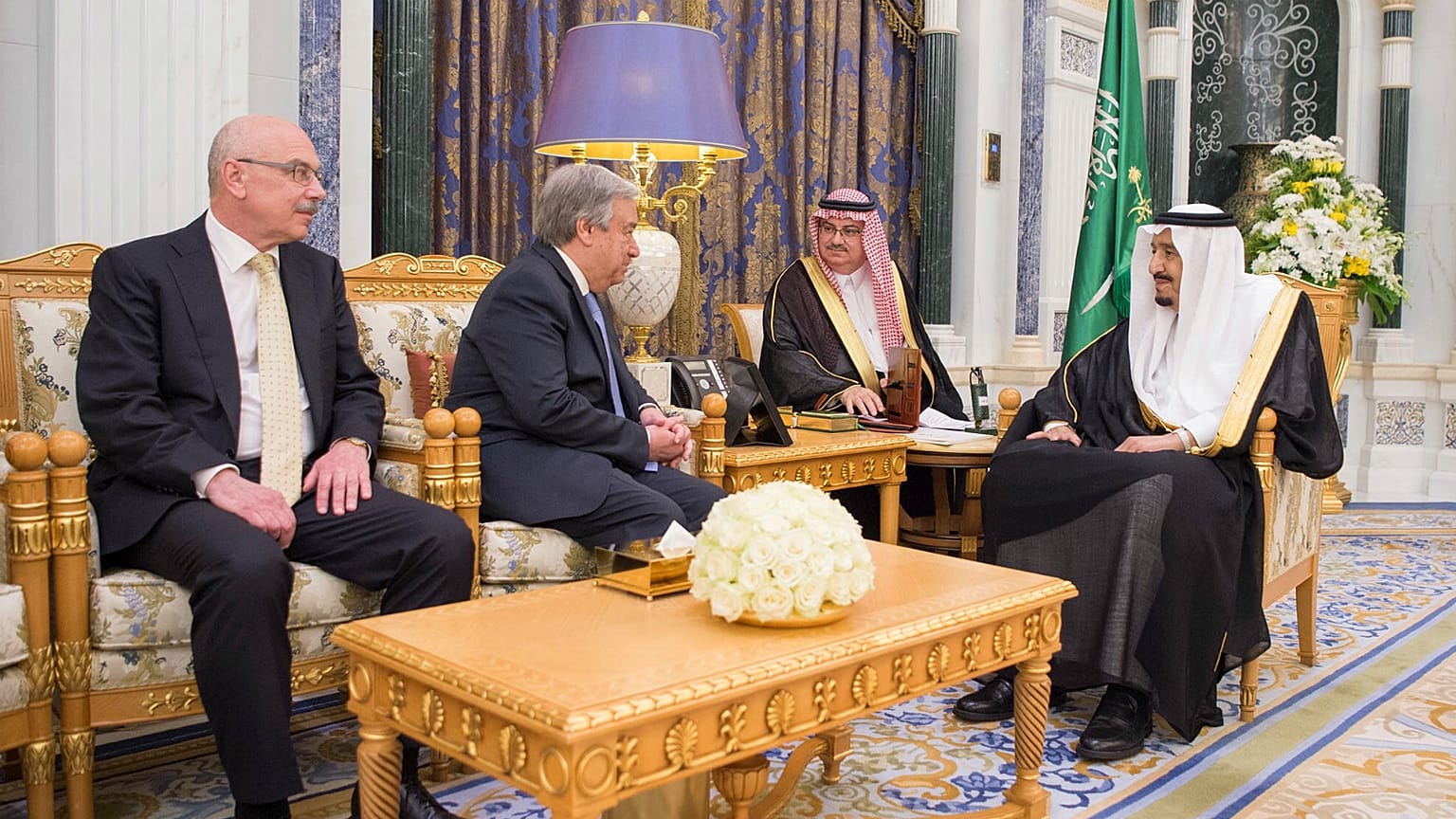 الملك سلمان يلتقي برئيس لجنة الشراكات بحلف شمال الأطلسي