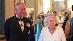 Isabel II escolhe Carlos como sucessor