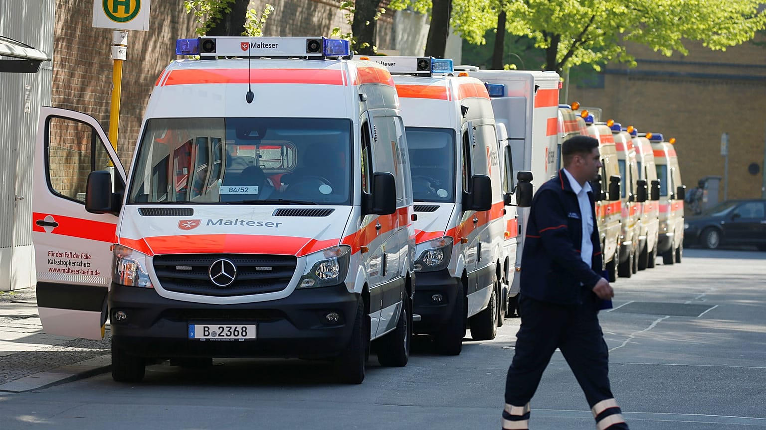 A Charité kórház betegeit mentőkkel evakuálták