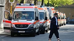 A Charité kórház betegeit mentőkkel evakuálták