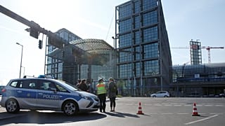 Bombalar üzerinde uyuyan Berlin'de yeni alarm