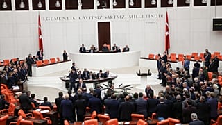 Türkiye'de seçim önergesi TBMM'den geçti