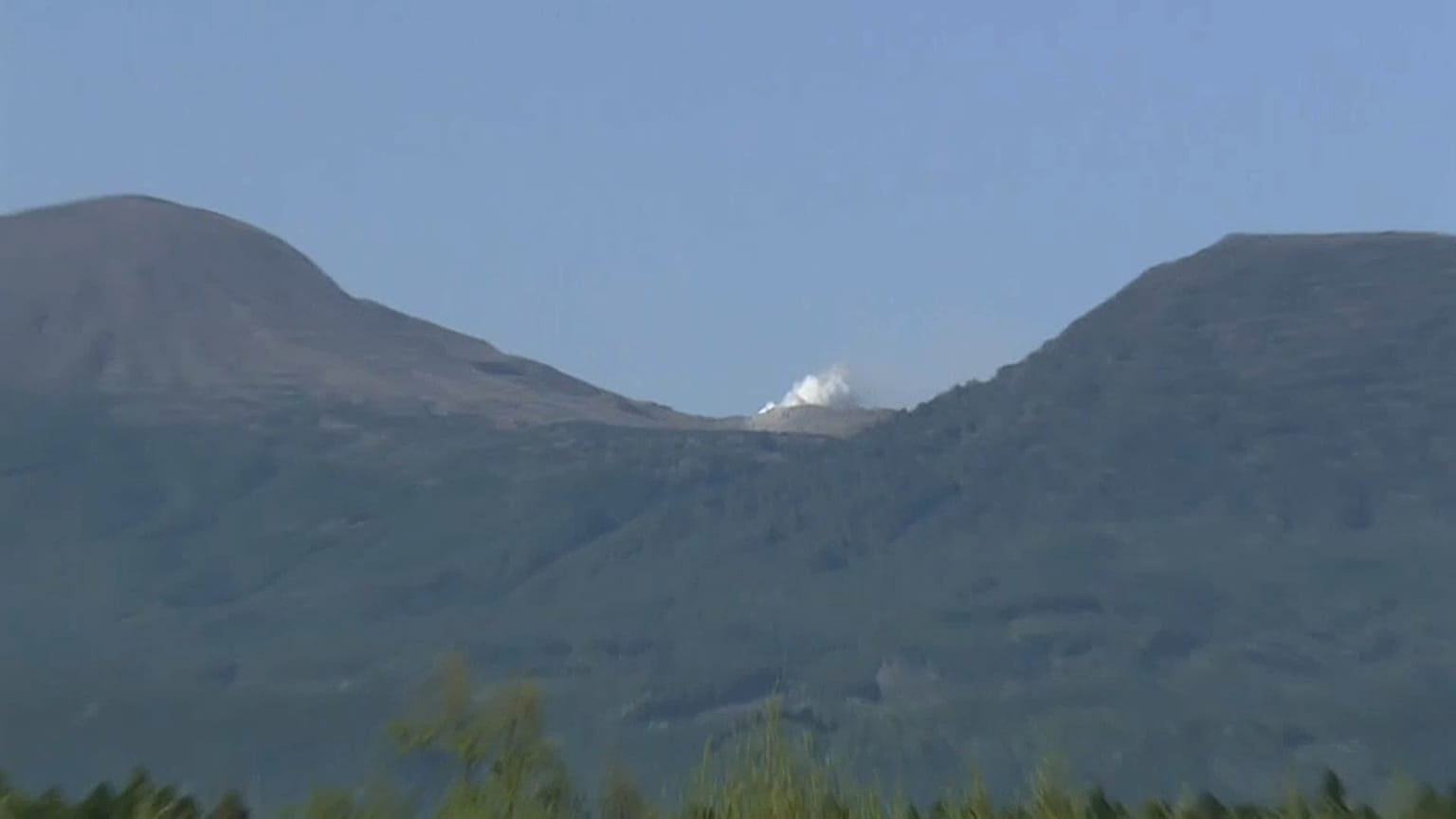 Vulcão Io Yama entra em erupção pela primeira vez em 250 anos 