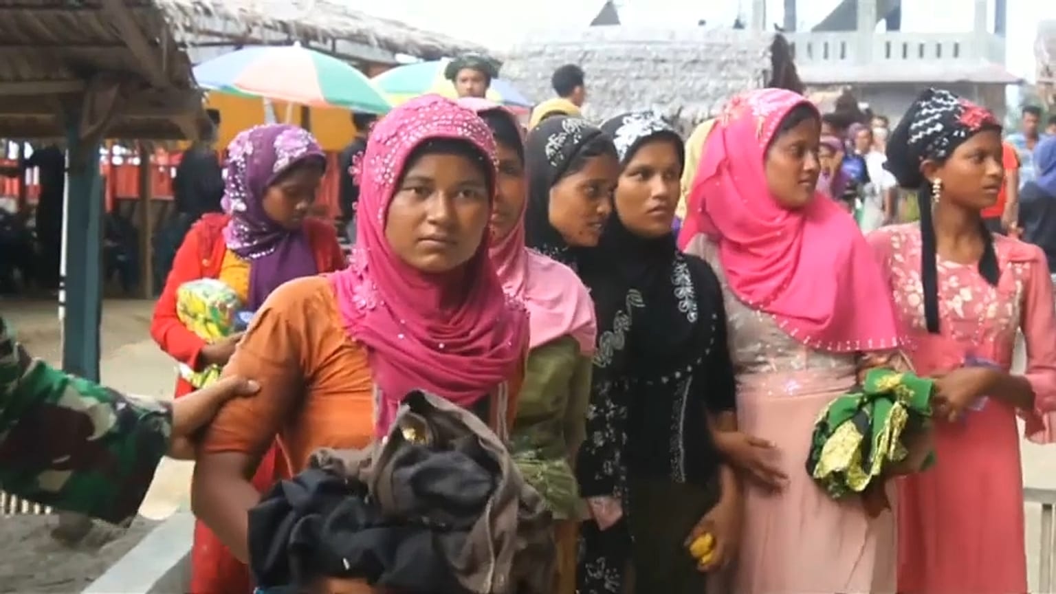 Rescatados 76 rohinyás en aguas de Indonesia