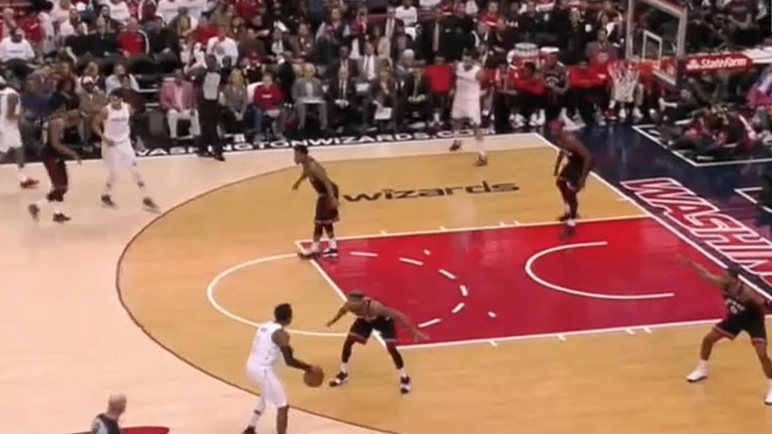 Wizards impõem-se e reduzem vantagem dos Raptors