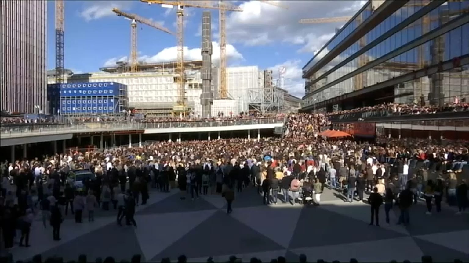 Memorial-dance per Avicii a Stoccolma
