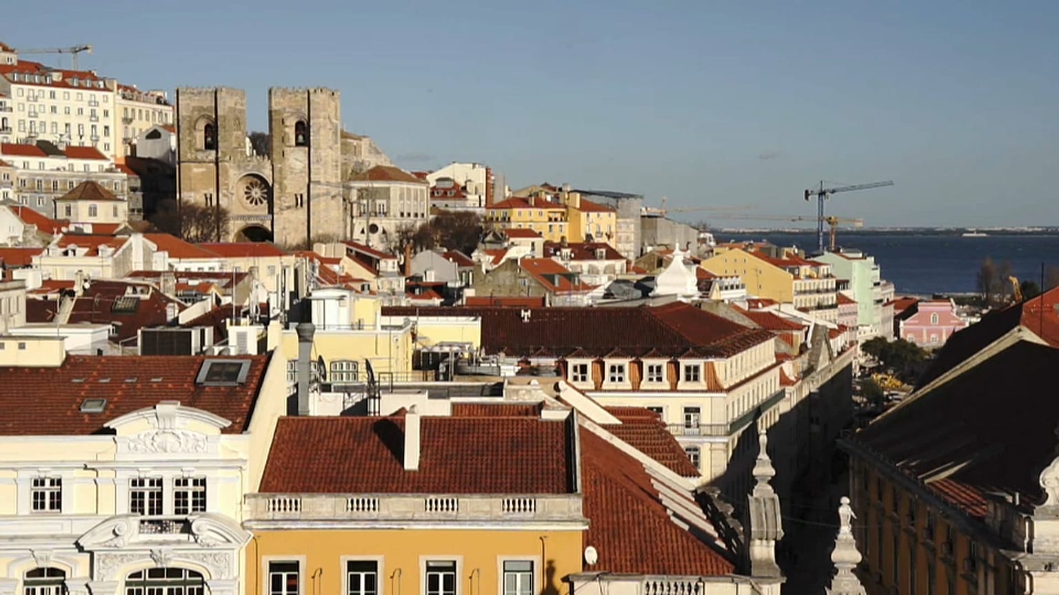 Portogallo, a Lisbona il boom del turismo aggrava il caro affitti