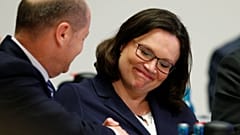 66 % für SPD-Chefin Nahles: "Keine Heilsbringerin und kein Engel"