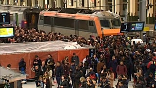 Francia, rotaie e piste ferme per una nuova ondata di scioperi