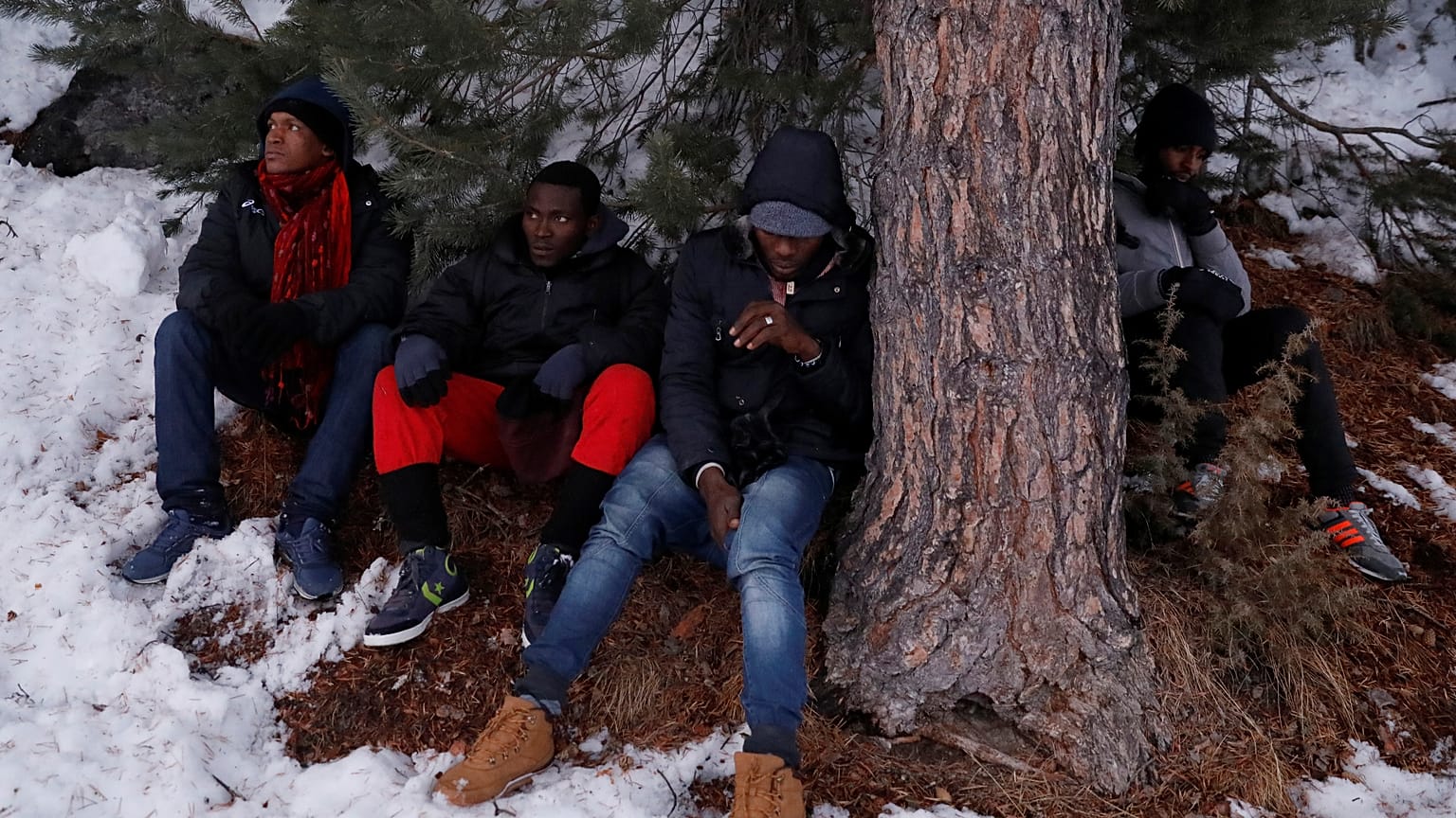 Anti-immigration group blocks French Alps border to stop migrants from crossing