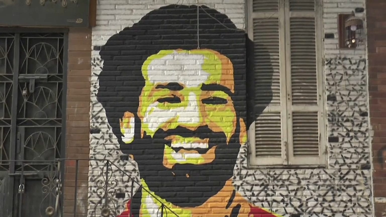 شاهد: المصريون يحتفلون بفوز محمد صلاح بطريقتهم الخاصة