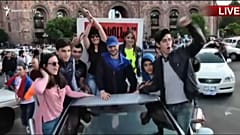 Ereván celebra la dimisión de Serge Sargsián