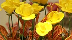 Barcelona vive su Sant Jordi más politizado