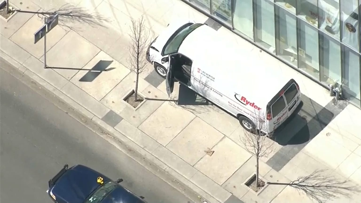 Canada: furgone piomba sulla folla a Toronto, morti e feriti