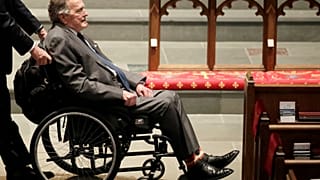 George Bush père hospitalisé