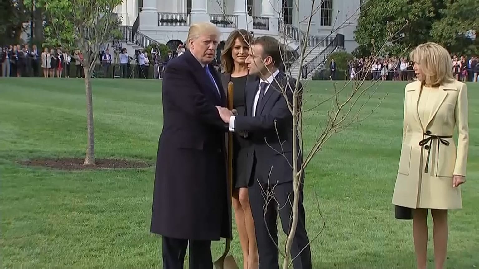 Macron y Trump con Irán y la guerra comercial de fondo