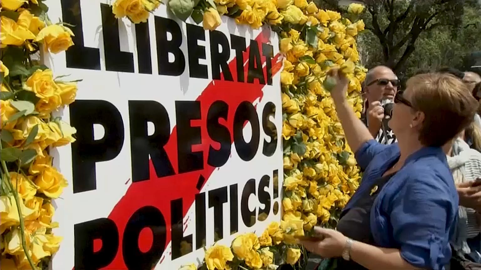 Catalogne : les "prisonniers politiques" à l'honneur lors de la Sant Jordi