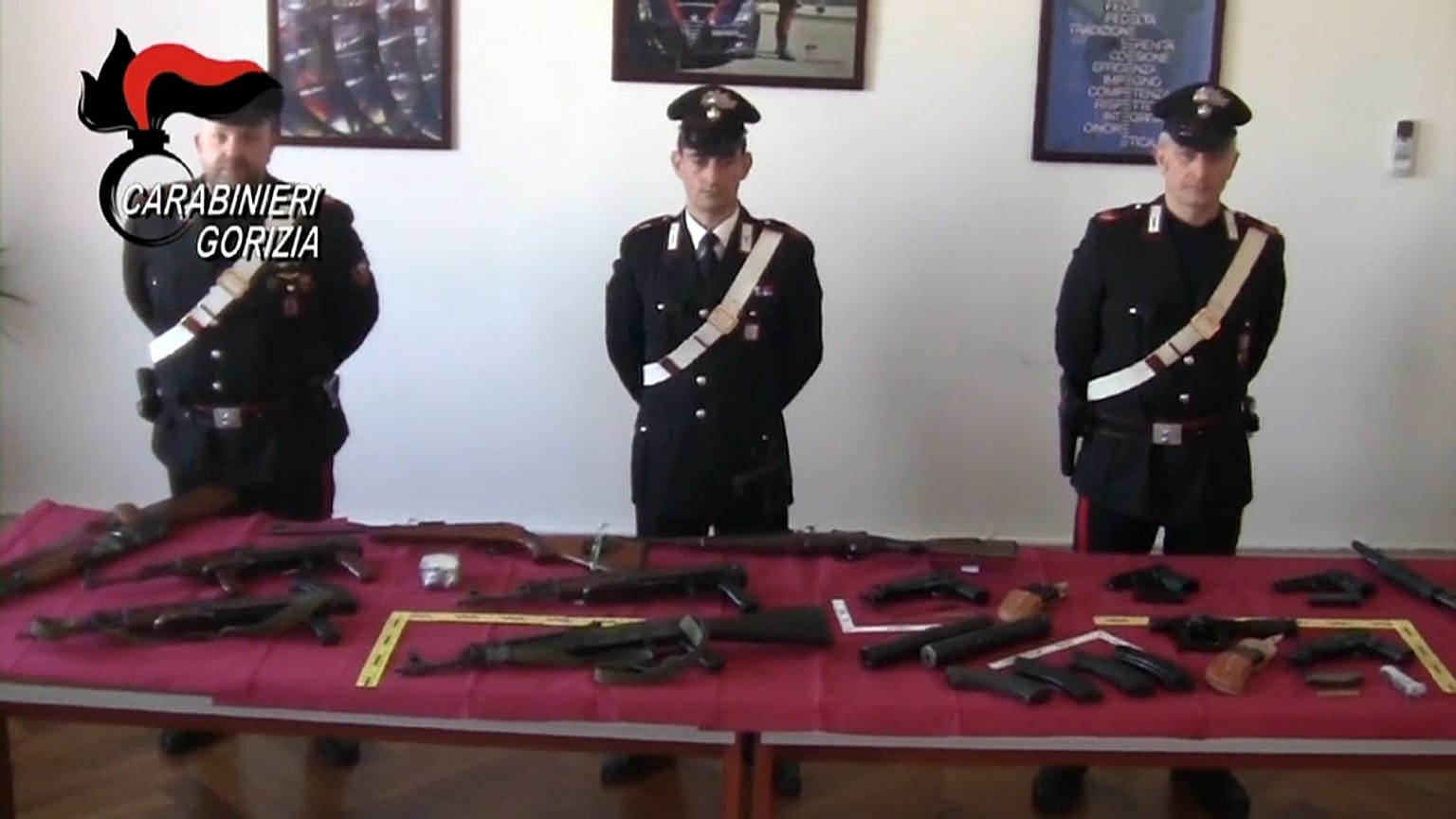 Trovato arsenale di armi da guerra nell'auto di un bosniaco sull'A34