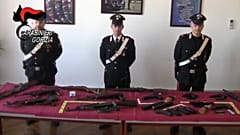 Trovato arsenale di armi da guerra nell'auto di un bosniaco sull'A34