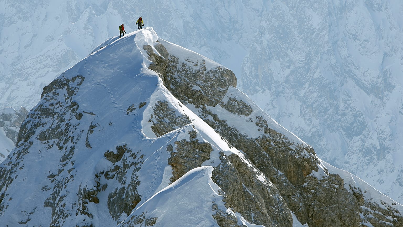 AfD-Politiker mit Hitlergruß auf der Zugspitze? Erfolg der "Erdlinge"