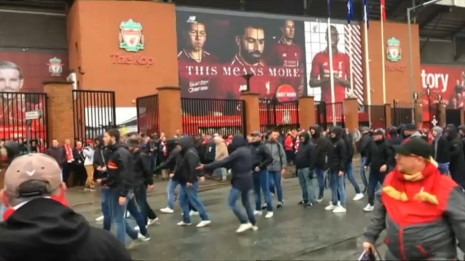 Ausschreitungen in Liverpool - Fan schwer verletzt 