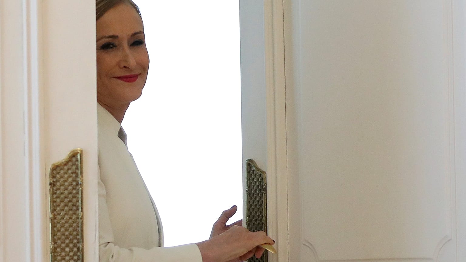Cifuentes anuncia su dimisión tras la polémica del vídeo de un presunto hurto