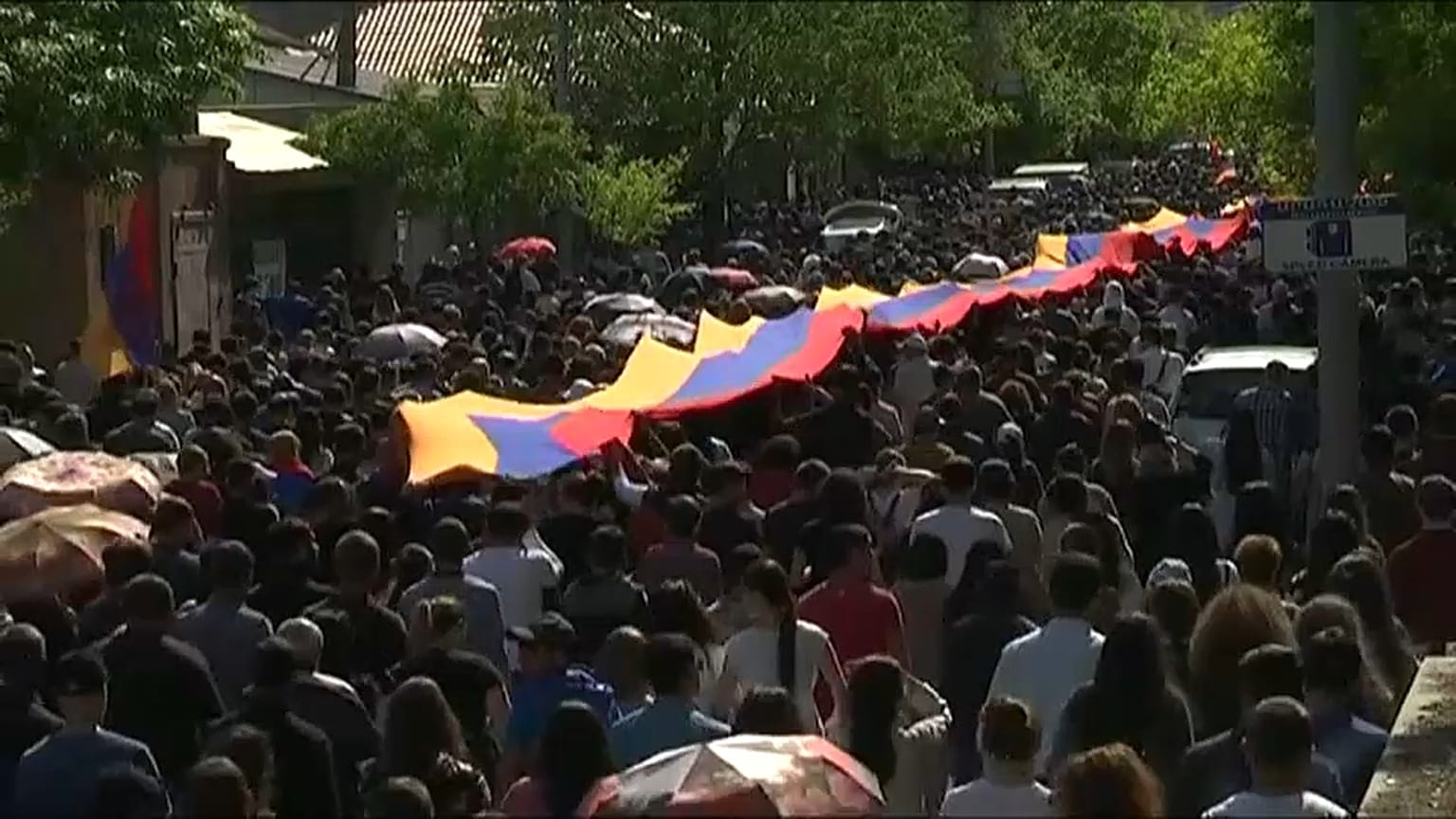 Oposição pressiona Parlamento