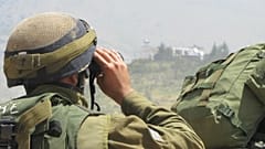 یک سرباز اسرائیلی در مرز با سوریه