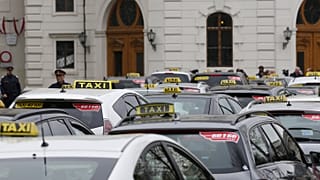 Taxis bei einem Anti-Uber-Protest in Wien 2016