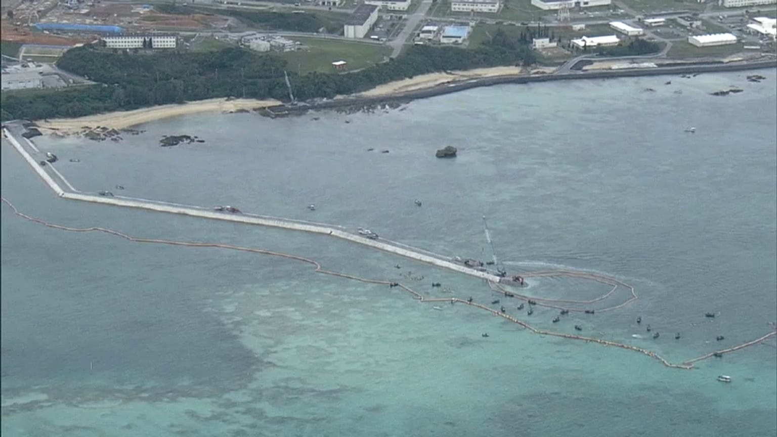 Japon : manifestation entre terre et mer