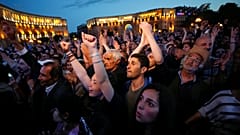 Arménie : manifestation de soutien à Nikol Pachinian, la crise politique s'aggrave