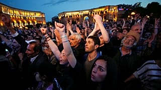 Arménie : manifestation de soutien à Nikol Pachinian, la crise politique s'aggrave