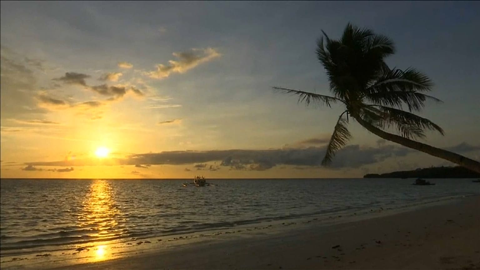Filippine, l'isola di Boracay chiude per troppa sporcizia