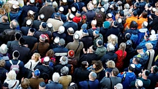 Almanya'da antisemitizme karşı kipalı protesto
