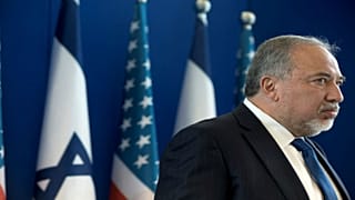 ليبرمان يهدد بقصف طهران إذا تعرضت تل أبيب إلى هجوم إيراني