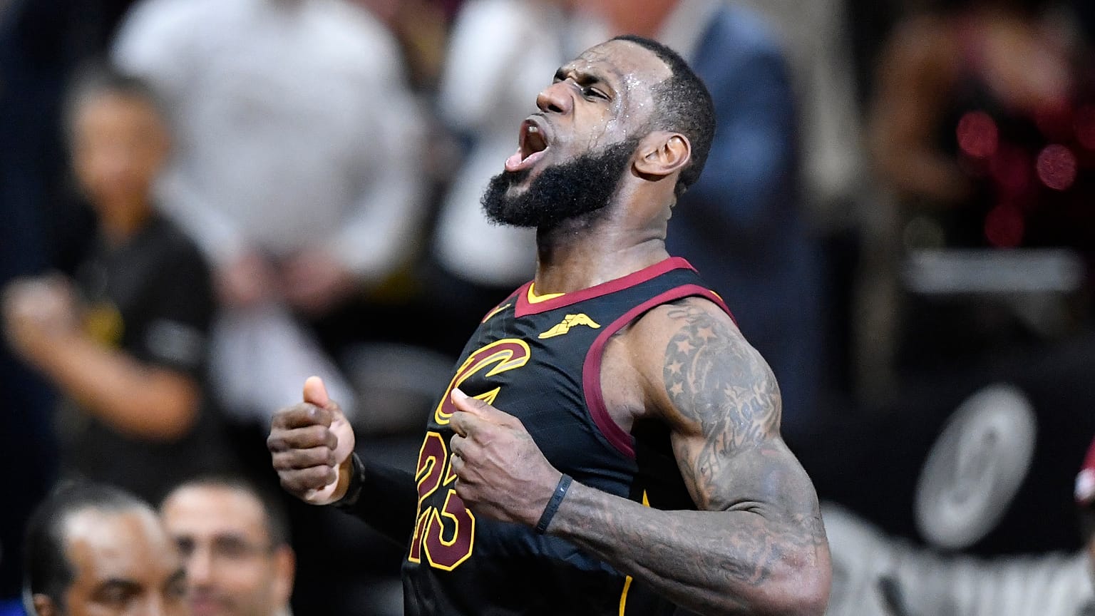Lebron James brucia i Pacers sulla sirena