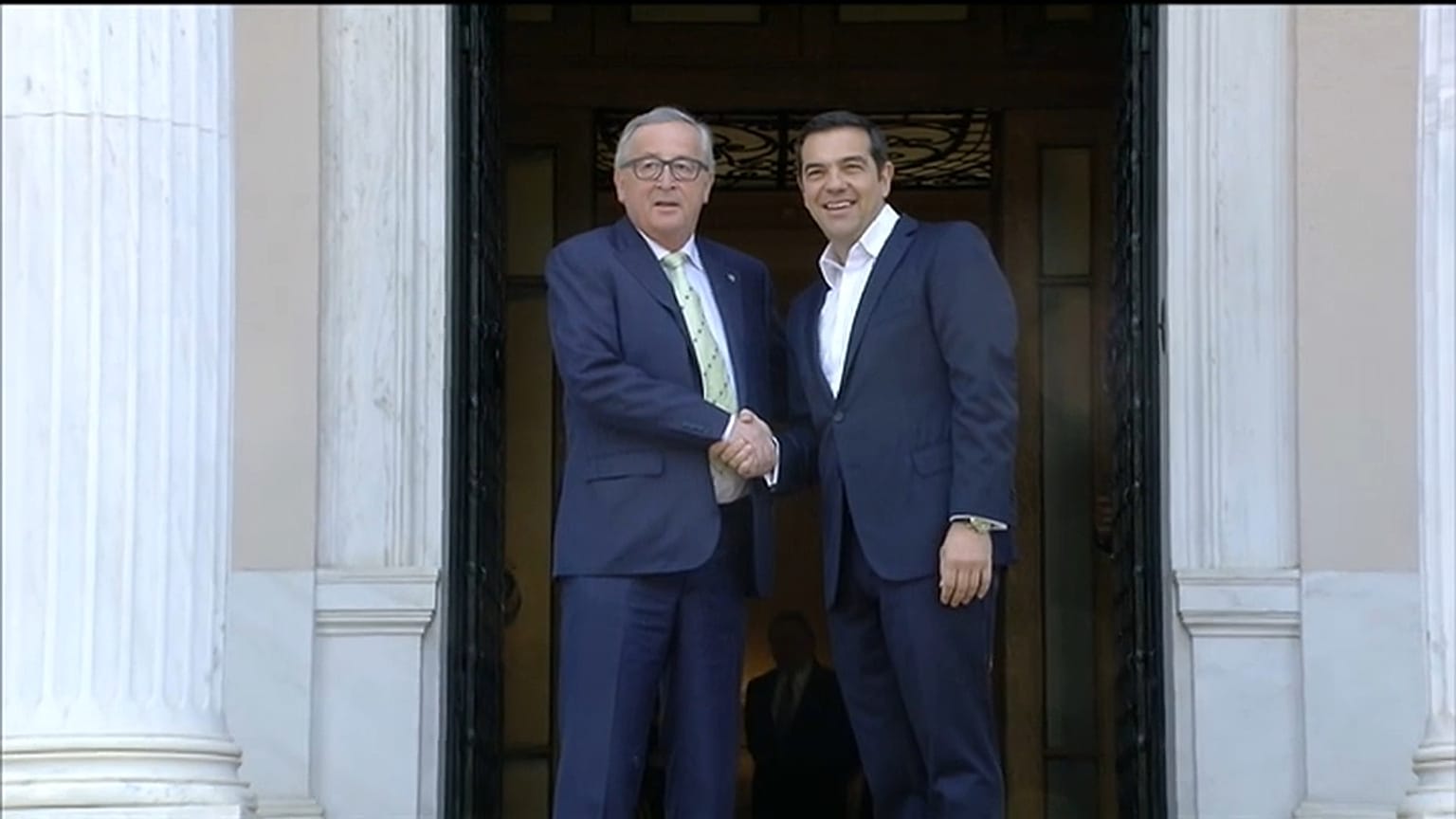 Juncker e Tsipras de acordo sobre a saída da Grécia do programa de resgate