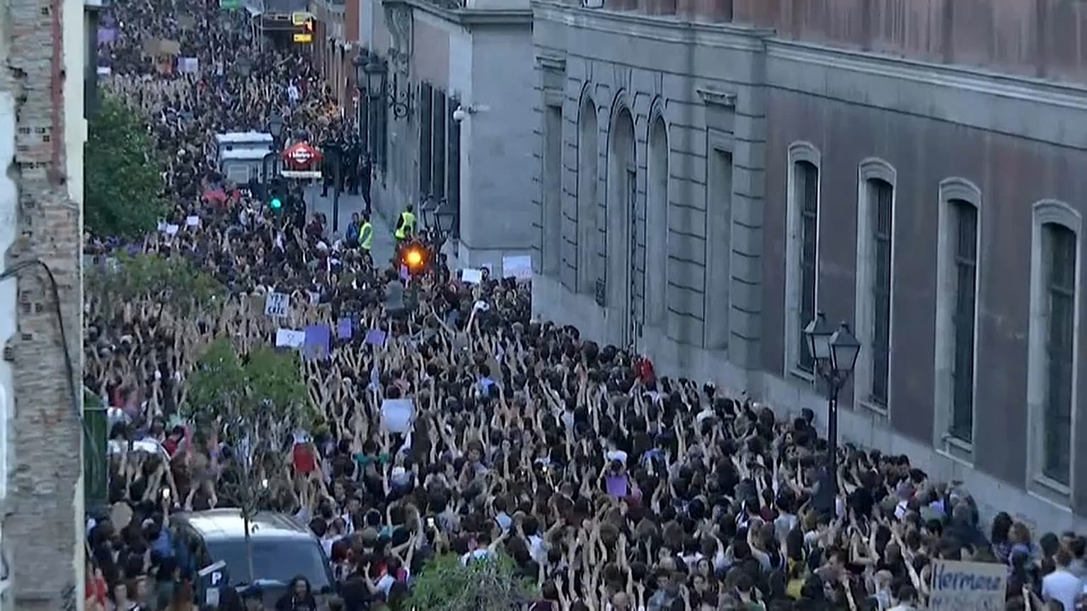 Proteste gegen Urteil im "Rudel-Prozess"