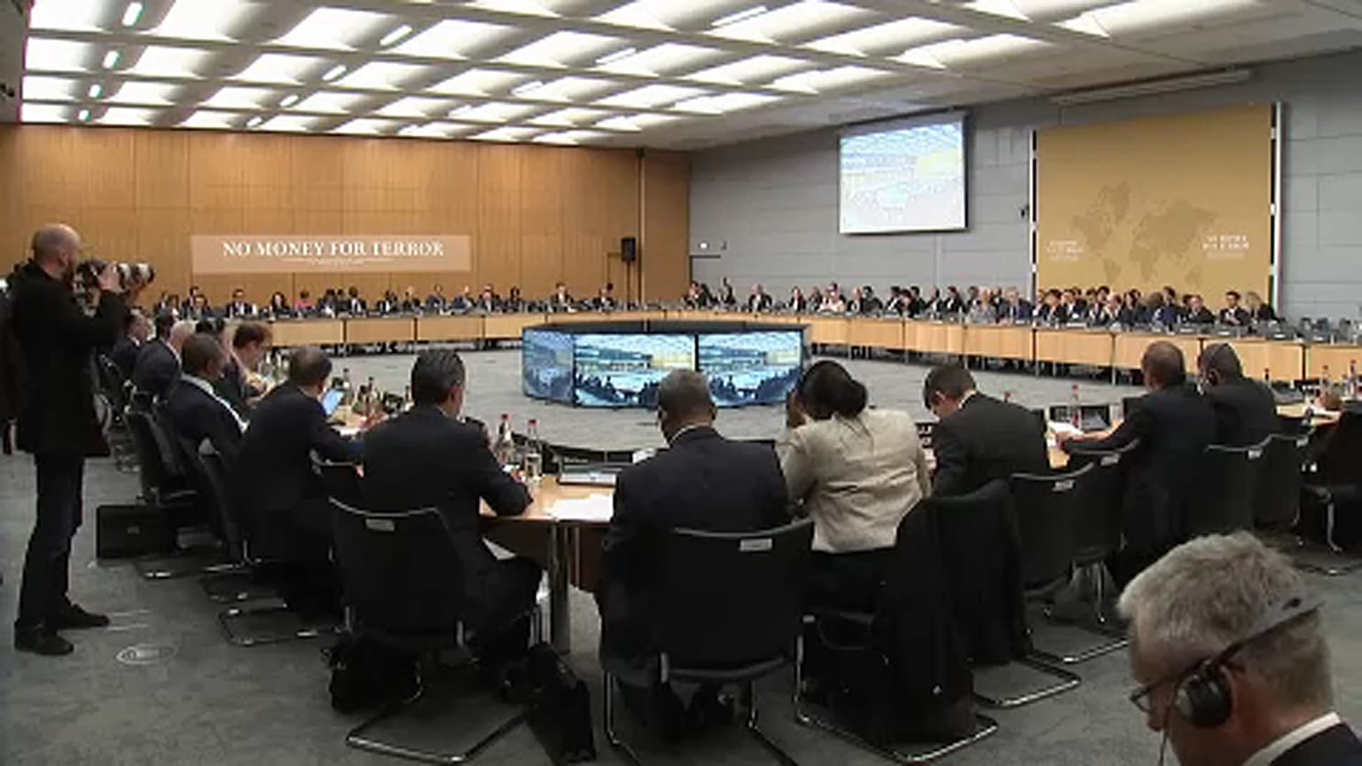 "Nincs pénz a terrorra" - konferencia Párizsban 