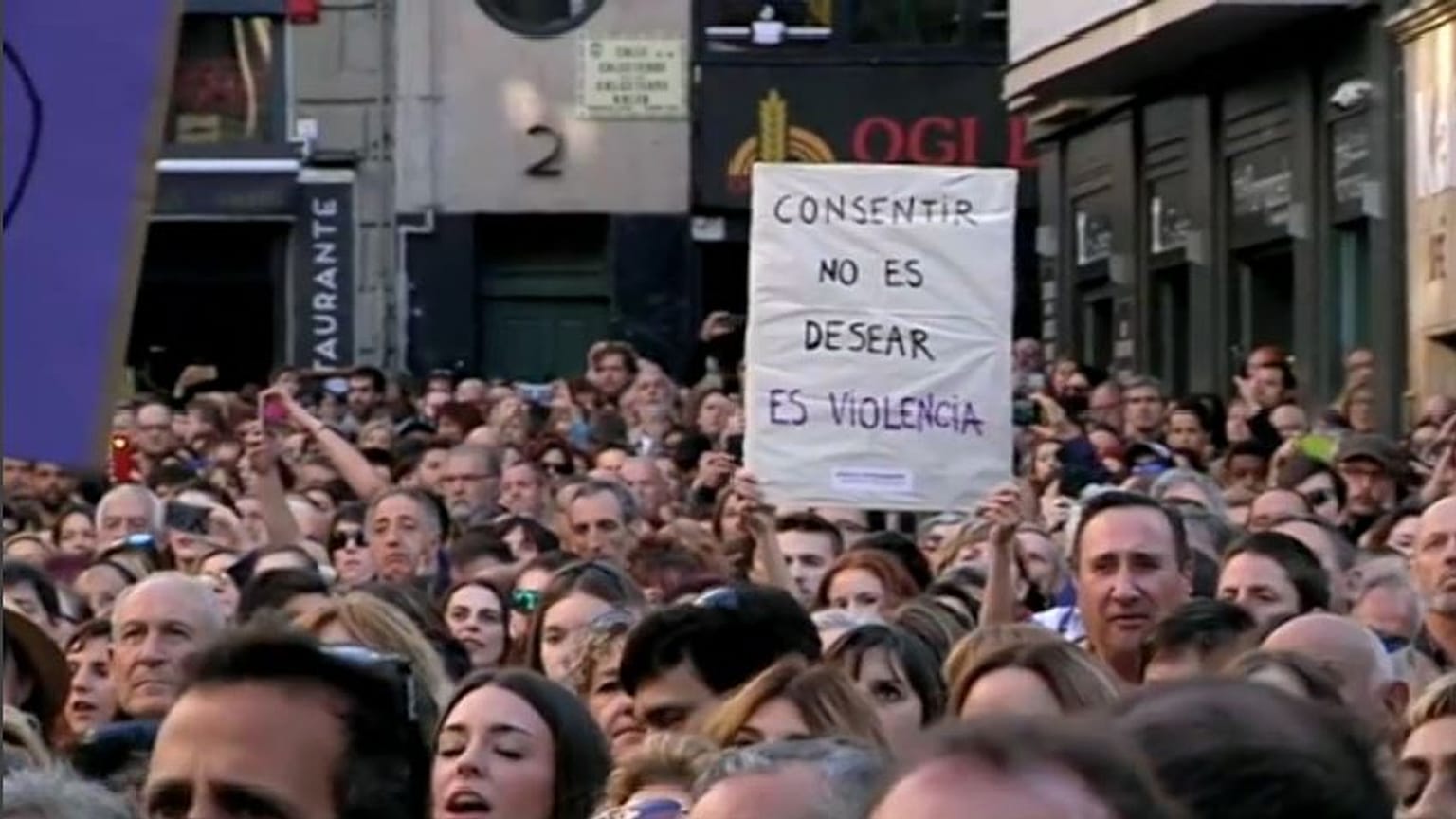 Spagna: per il giudice non fu stupro, proteste