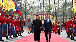 Ν.Κορέα: Οι πρώτες κοινές δηλώσεις Κιμ- Μουν στο πλαίσιο της ιστορικής συνόδου