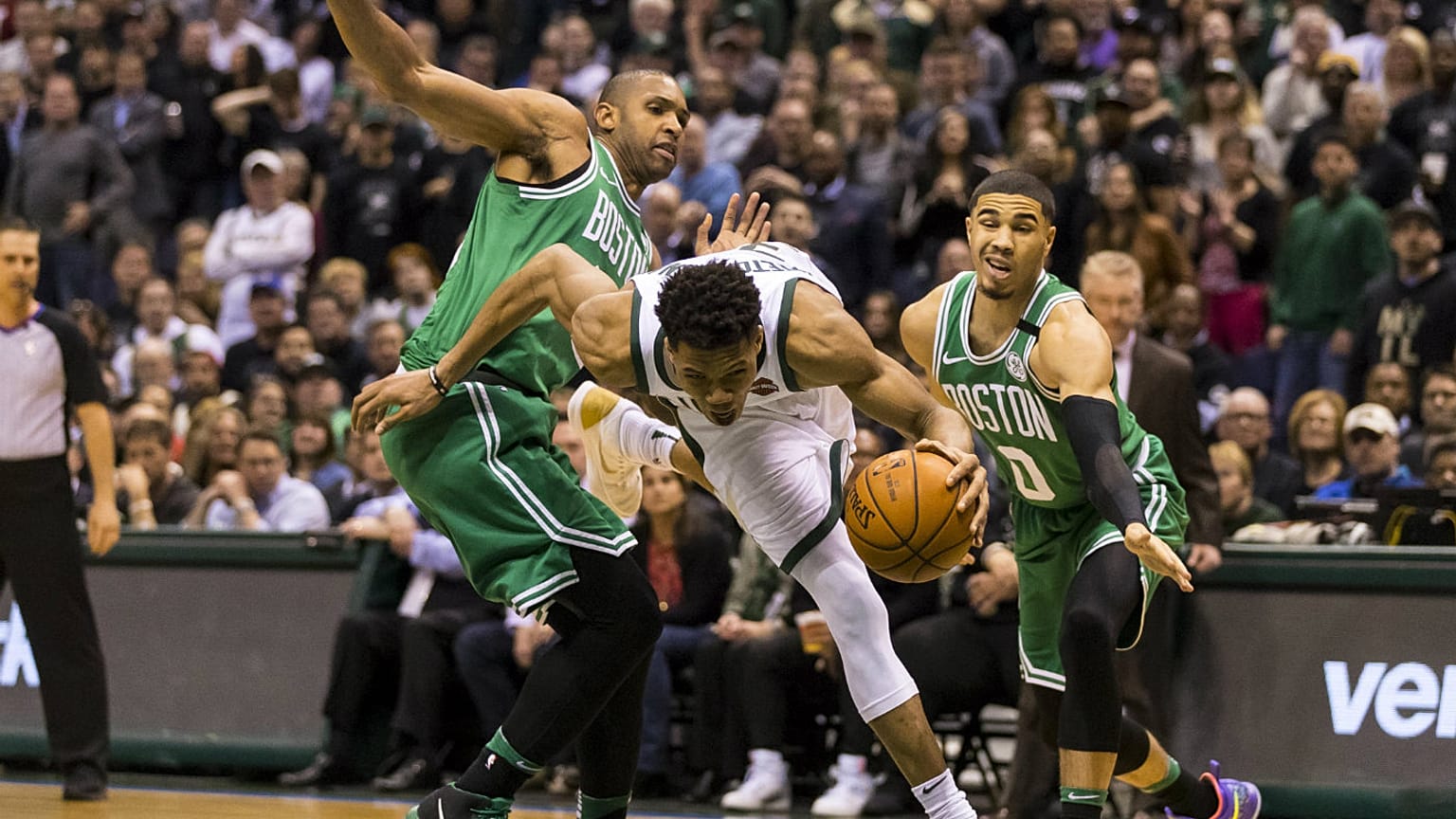 NBA: Milwaukee Bucks seriyi final maçına taşıdı 